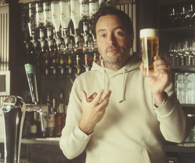 Bierexpert Erik Tackenkamp leert je de basis van bierpairing, biersoorten zoals weizen, bockbier, tripel, IPA en alcoholvrij bier – én hoe je het beste pilsje tapt.