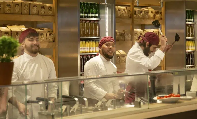 Drie enthousiaste horecamedewerkers van Vapiano.
