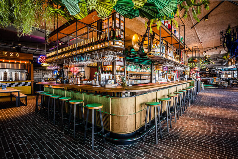 De bar binnen bij Foodhall Scheveningen - klant van Apprendo Horeca.
